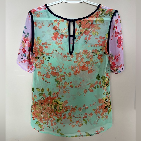 Creative concepts floral blouse - Picture 3 of 3